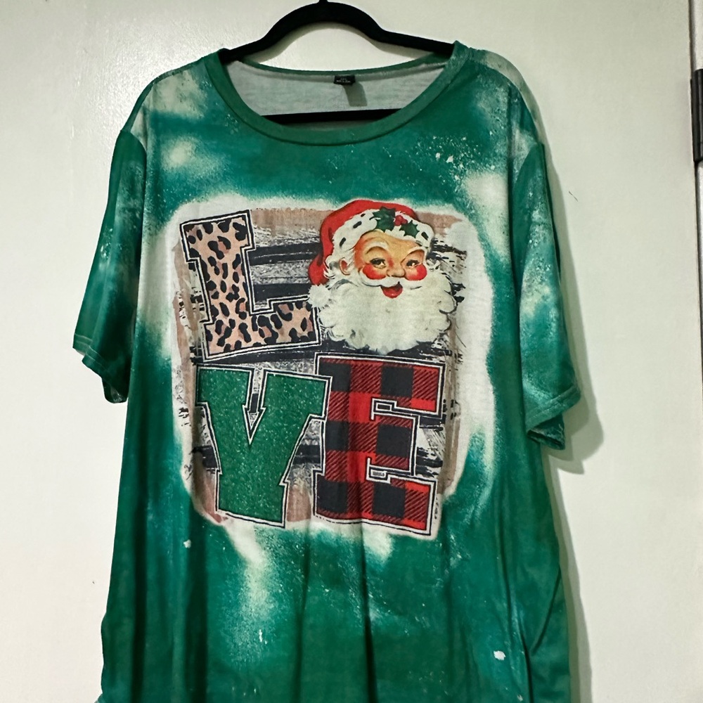 🌟 Green tye dye Christmas shirt